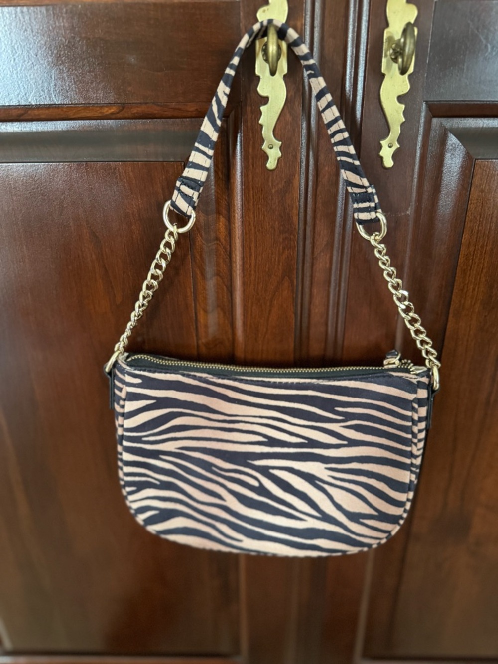 Zebra-Pattern Shoulder Bag in Black and Brown with Chain Accent - Unbranded